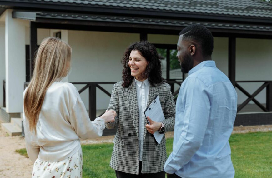 Pourquoi la vérification de la carte professionnelle d’un agent immobilier est cruciale