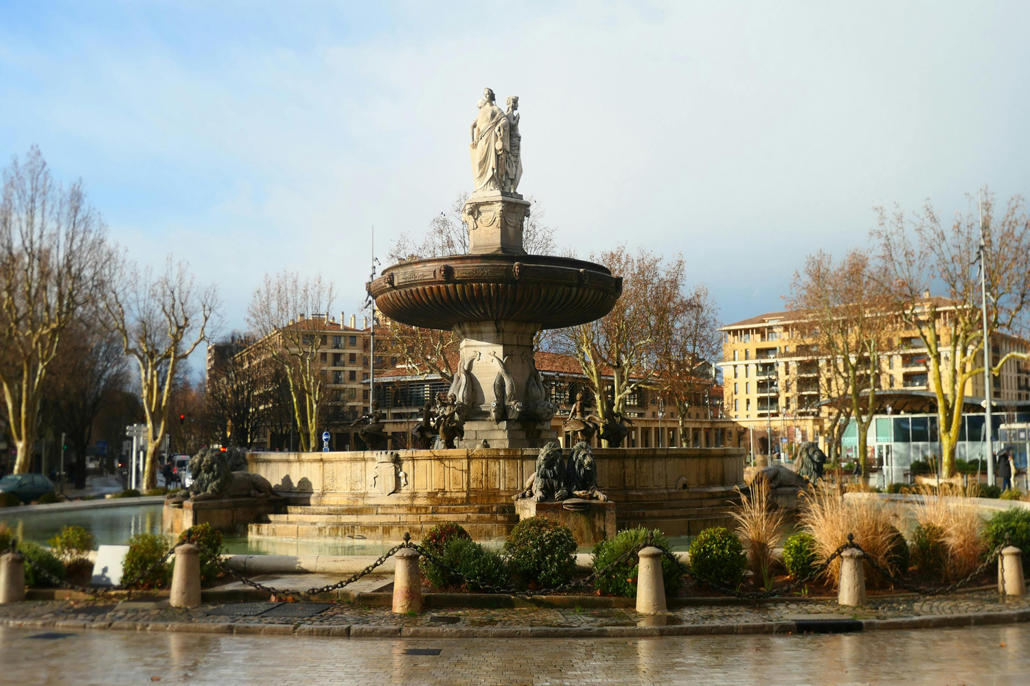 La fontaine de la Rotonde, emblème d'Aix-en-Provence