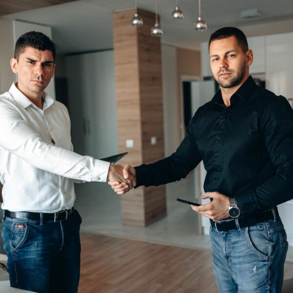 Mandat semi-exclusif : le compromis pour vendre son bien rapidement